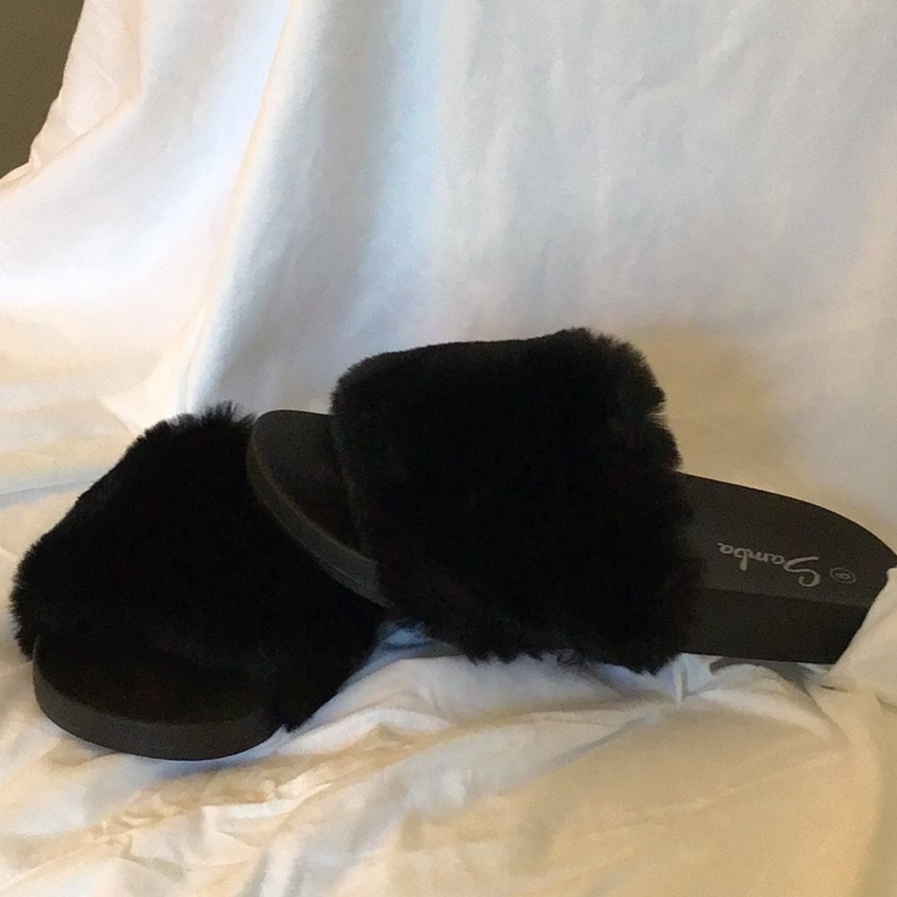 Black fuzzy flat sandal